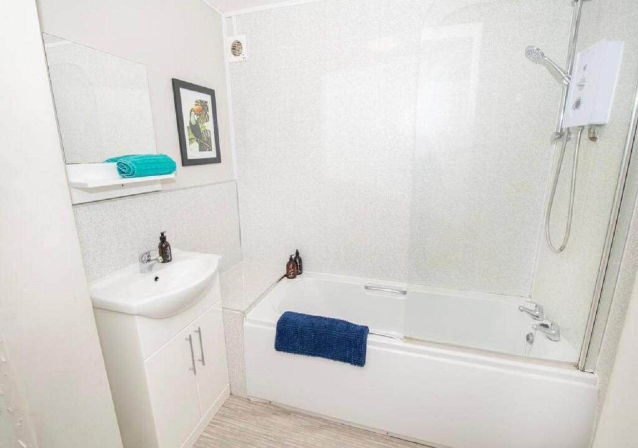 Cormorant - Beautiful 2 Bed Apartment With Sea Views Old Town Скарбъро Екстериор снимка