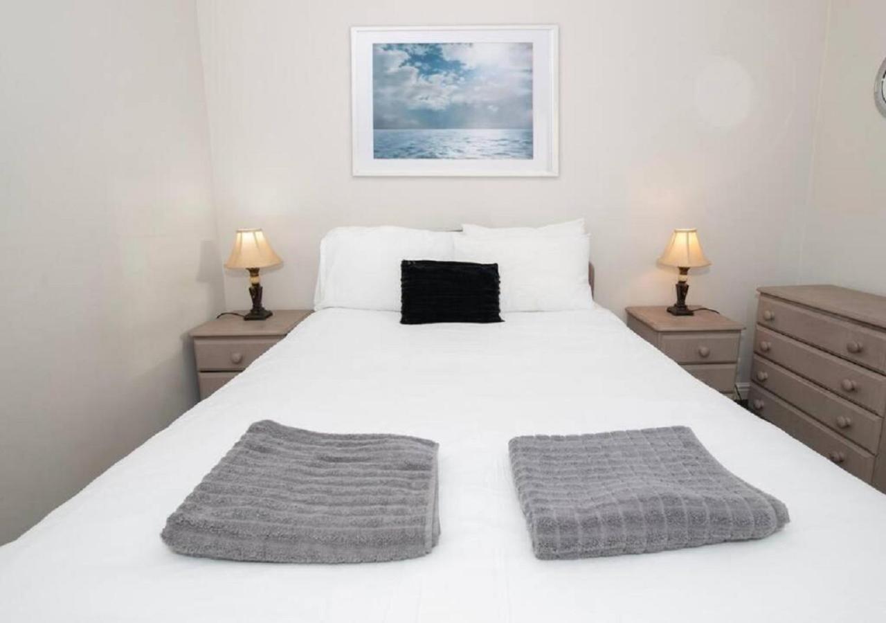 Cormorant - Beautiful 2 Bed Apartment With Sea Views Old Town Скарбъро Екстериор снимка