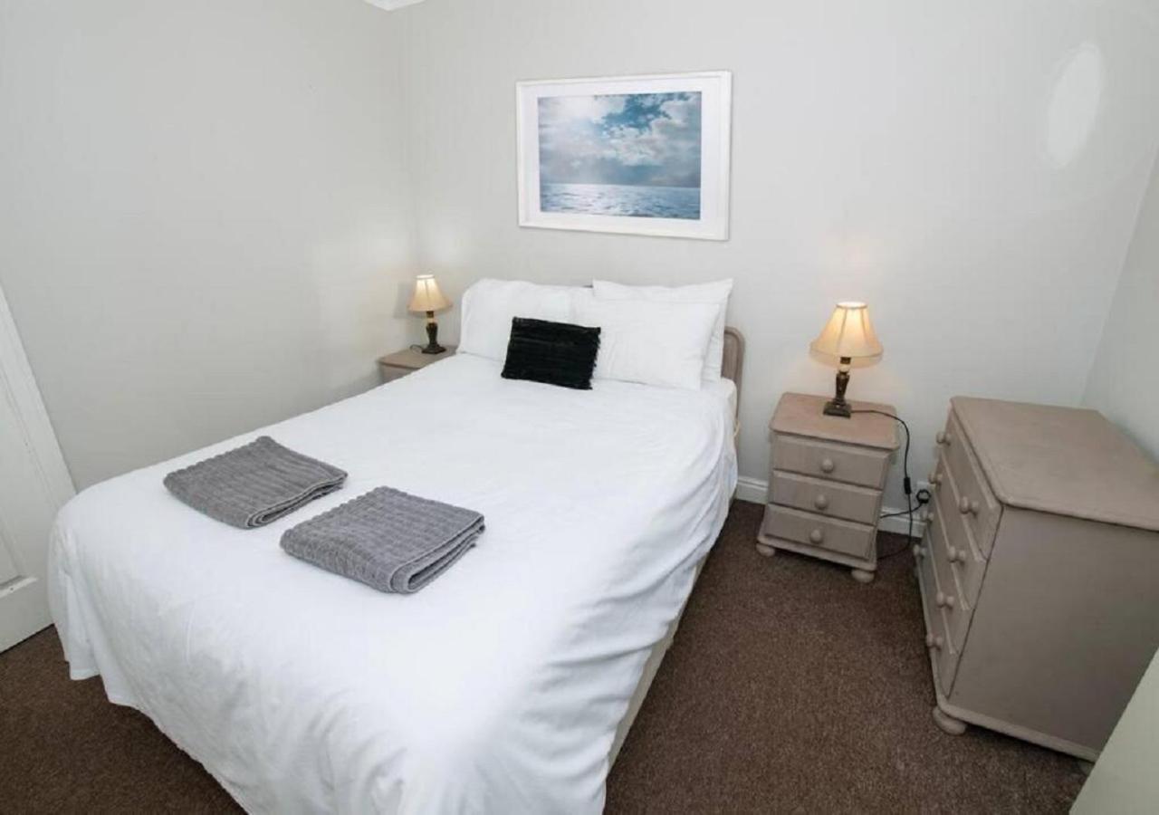 Cormorant - Beautiful 2 Bed Apartment With Sea Views Old Town Скарбъро Екстериор снимка
